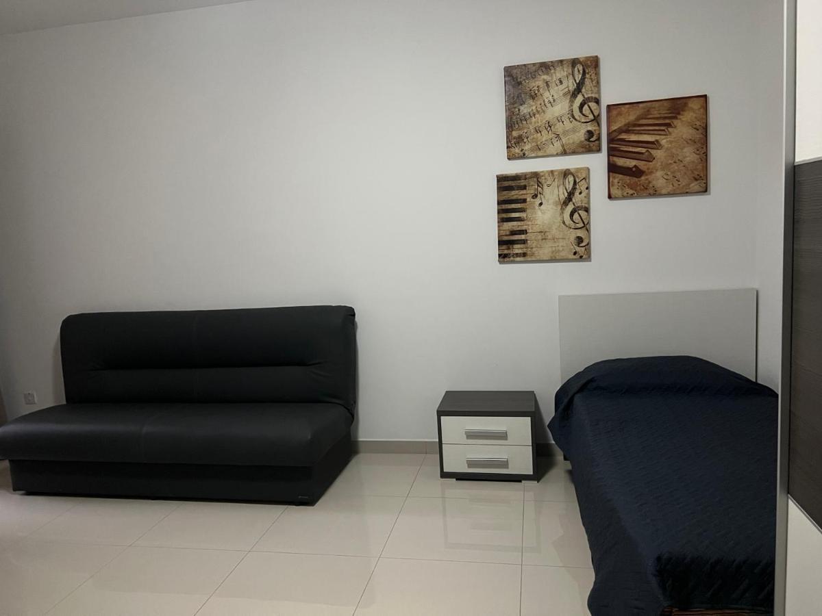 Apartament Claire's Court *