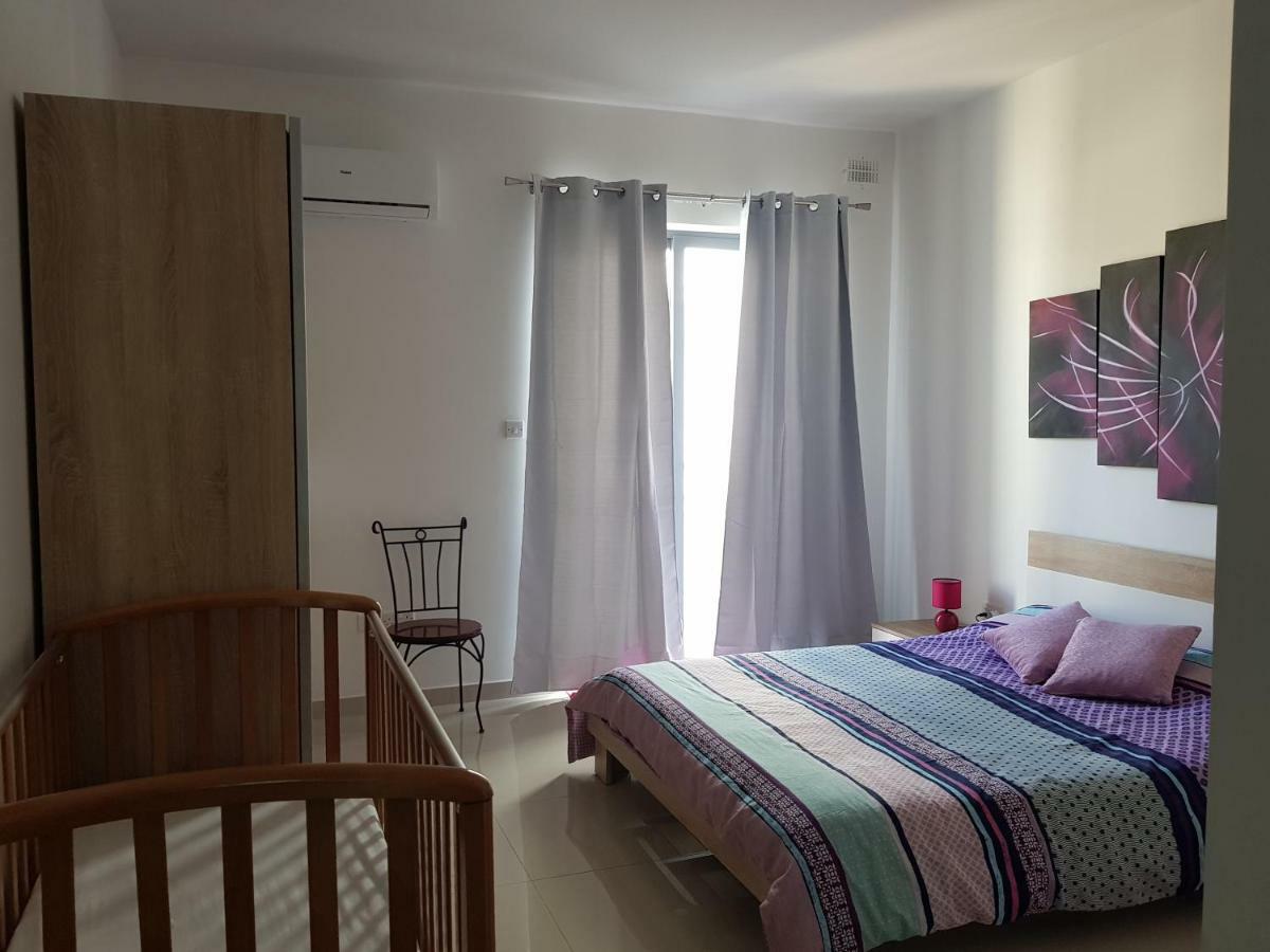 Claire's Court Apartament *